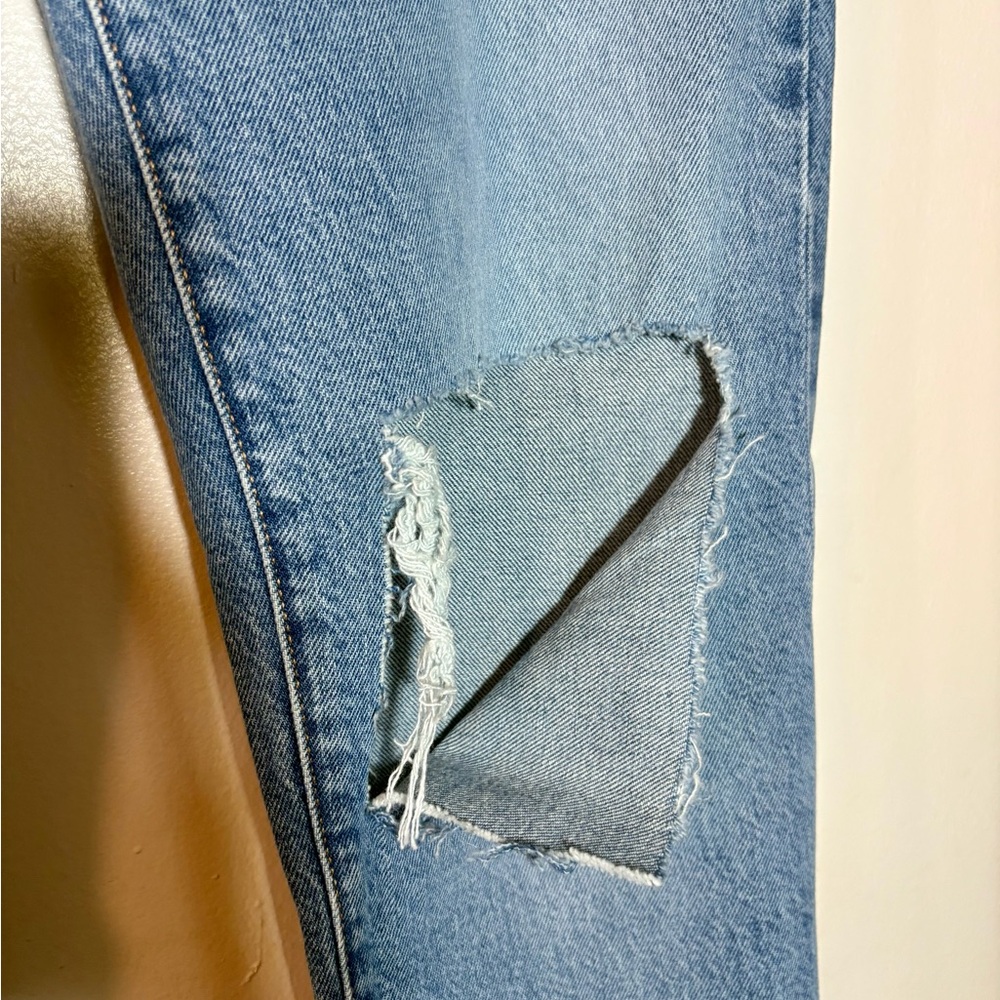 GOOD AMERICAN Weekender Distressed Straight Leg Jeans - Picture 7 of 10